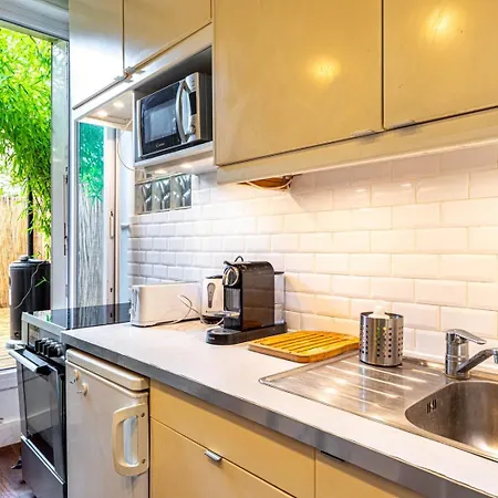 Guestready - Parisian Retreat With A Courtyard Apartment *